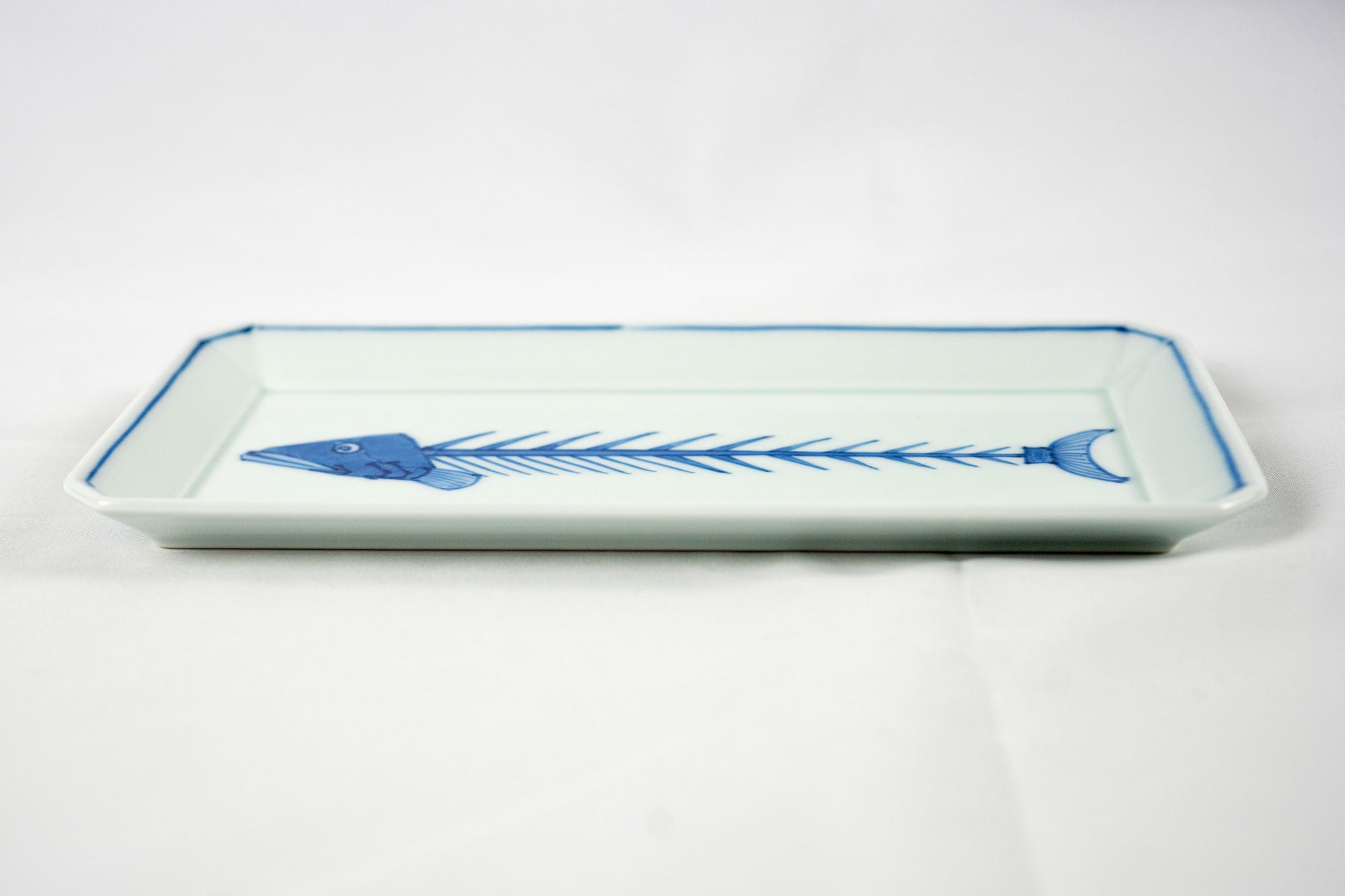 染付魚（骨）長角皿（中） – rashiku