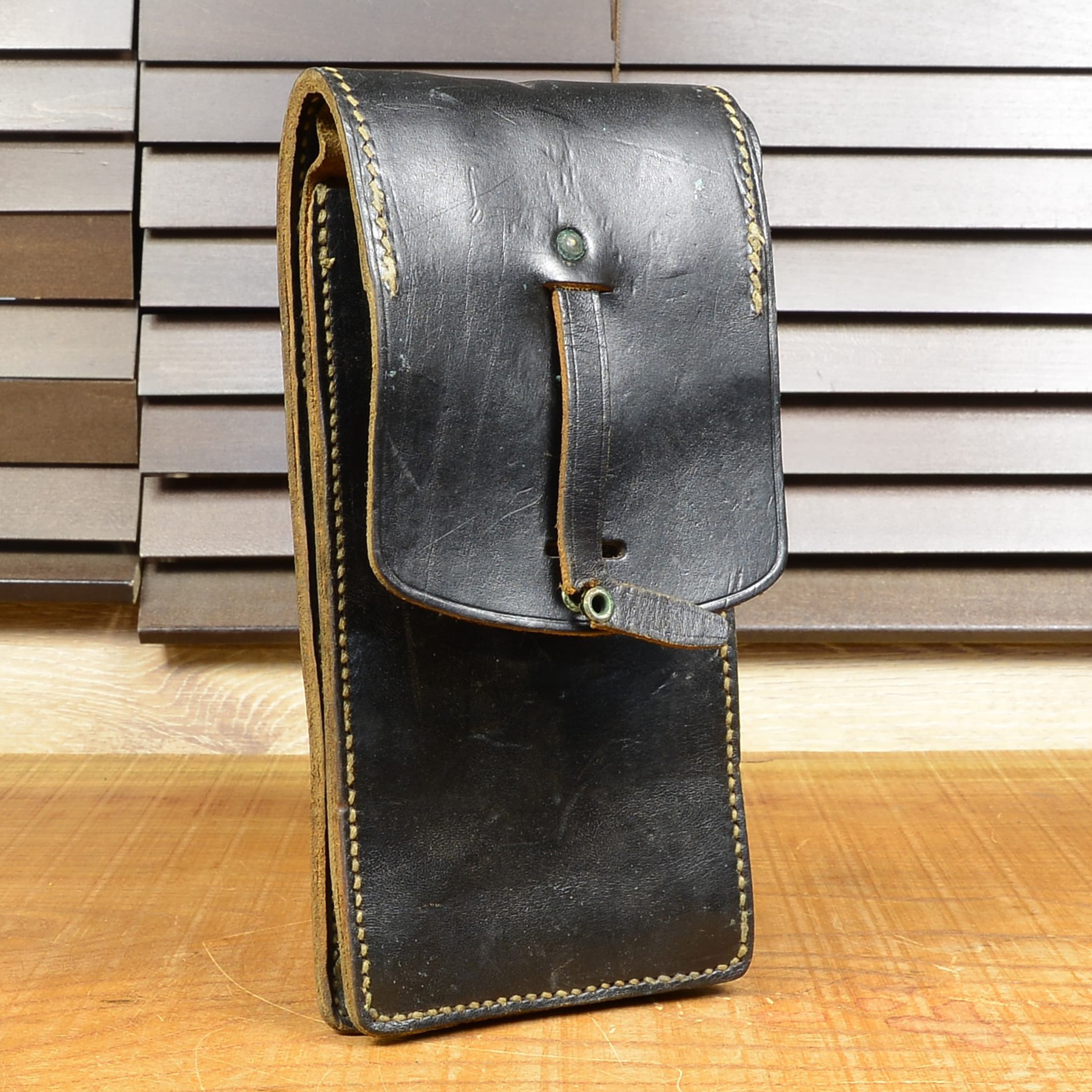 フランス軍放出品 マガジンポーチ MAT49 32発マガジン用 レザー製