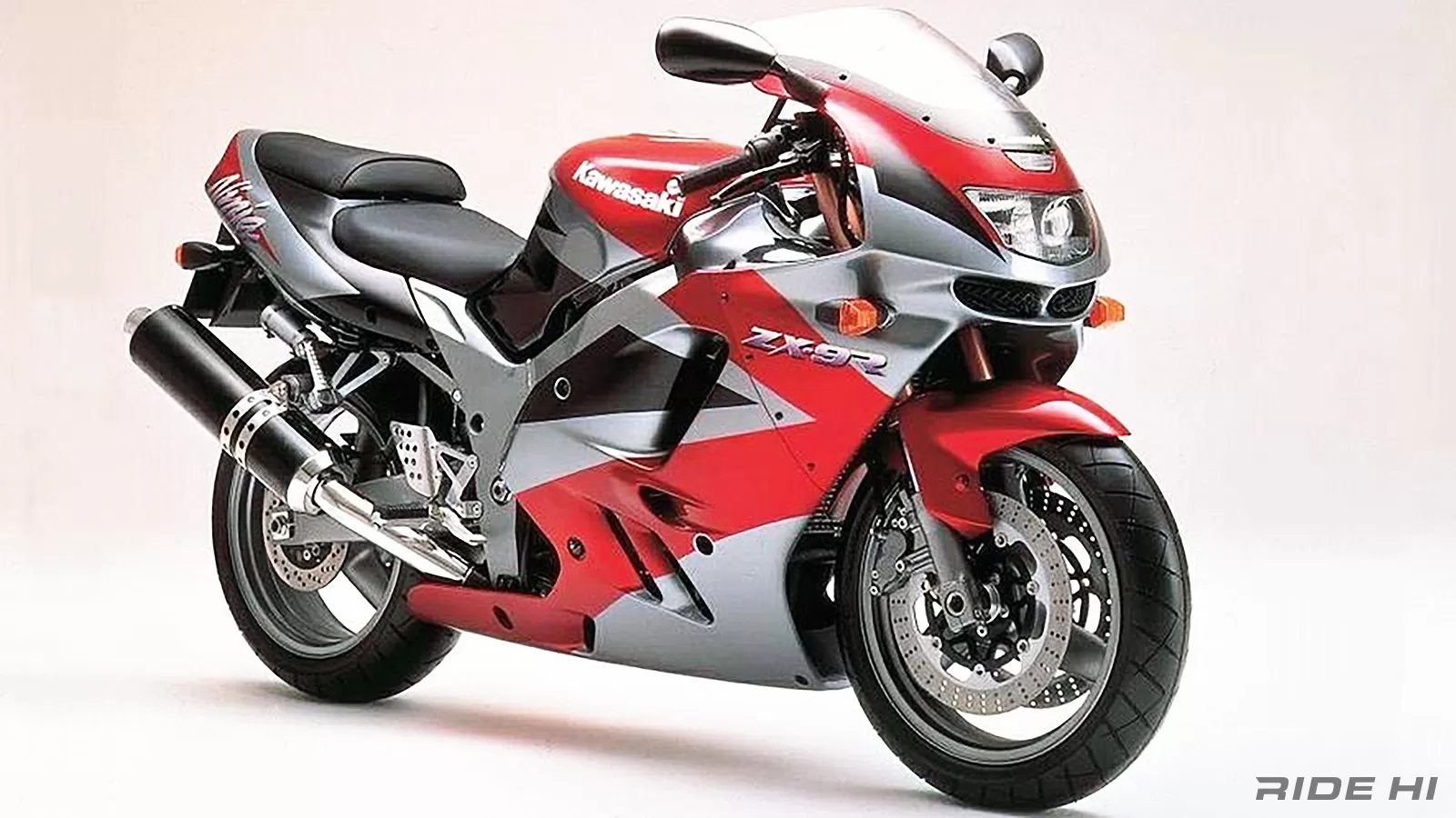 最強ZX-9RはCBR900RRに真っ向勝負を挑んだ！【このバイクに注目