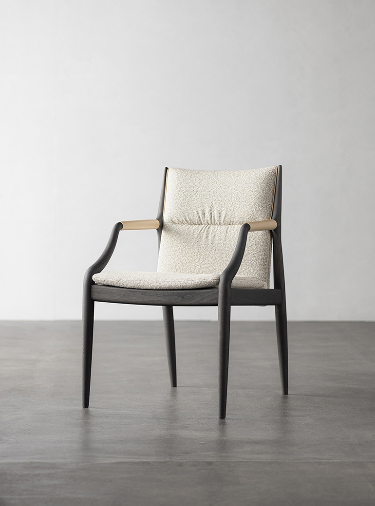 CONSTANTINO（コンスタンティーノ）｜Chairs｜Chairs / Armchairs