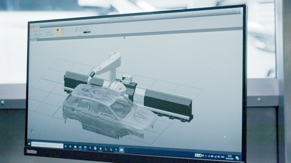 ABBロボティクス、世界初のロボット塗装を施したアートカーを公開