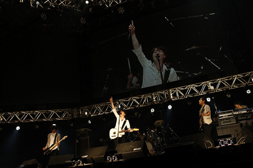 サンスター オーラツー presents J-WAVE LIVE 2000+9（1日目） @ 国立