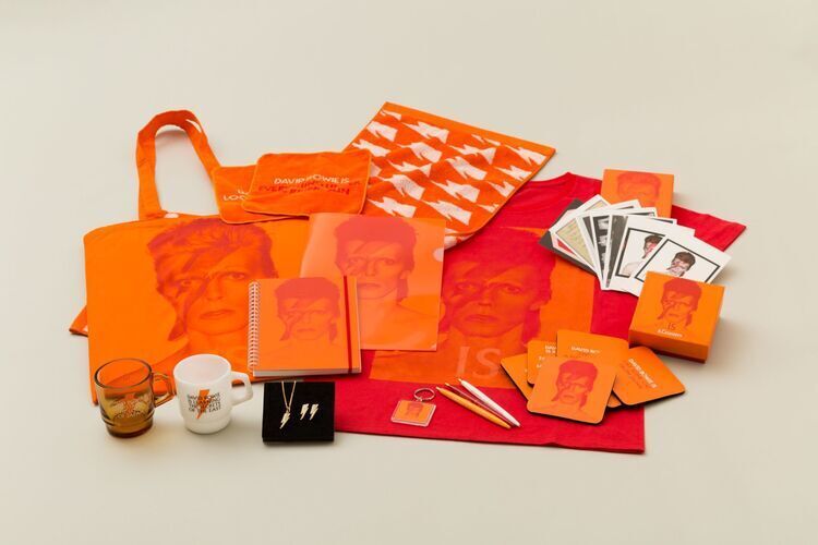 デヴィッド・ボウイ、大回顧展「DAVID BOWIE is」の第2期チケット販売