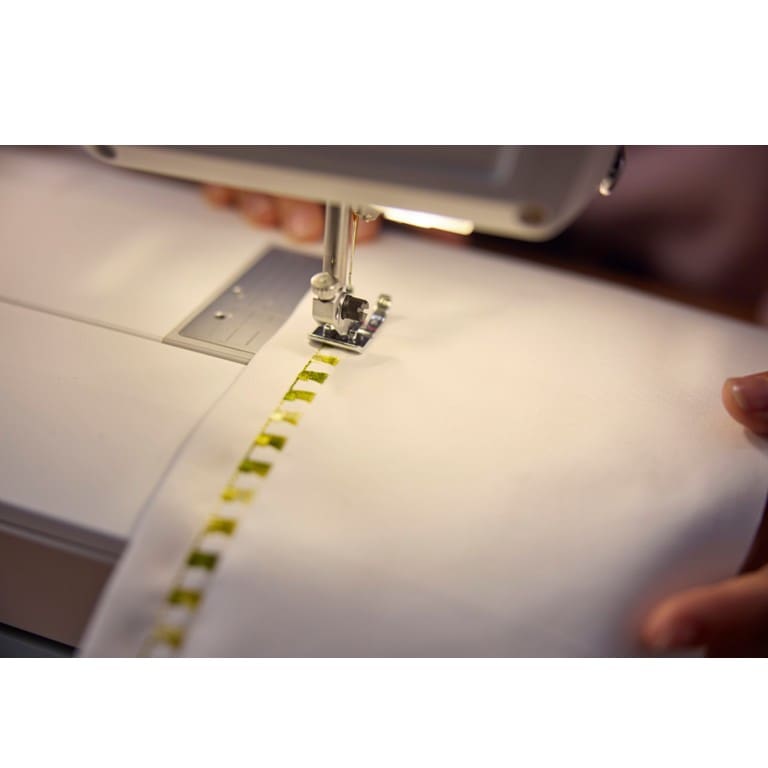 HUSQVARNA® VIKING® TOPAZ™ 55Q Sewing & Quilting Machine | Rocky