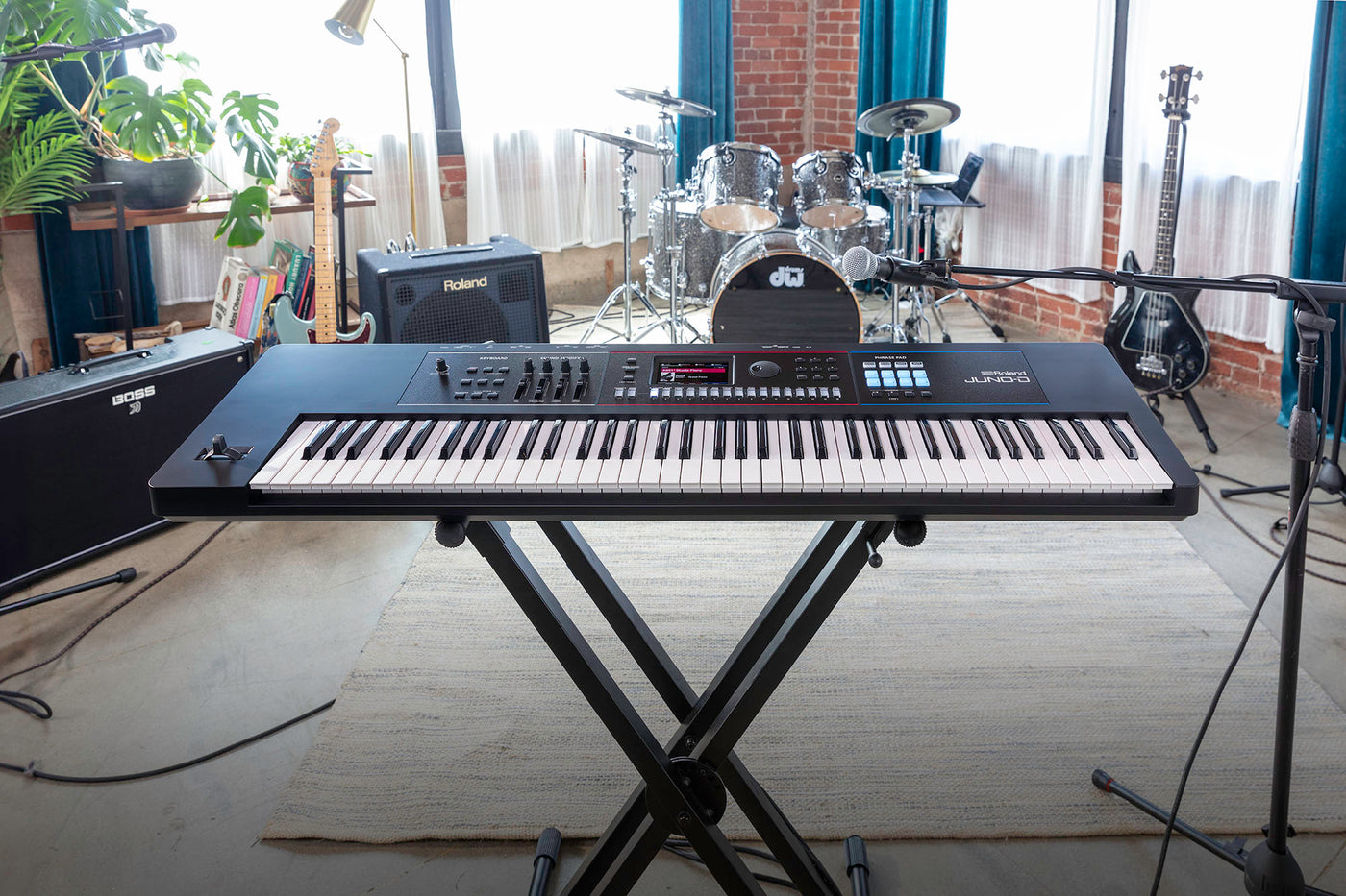 Roland JUNO-D7 Performance Synthesizer (76 Keys) – Roland Store London