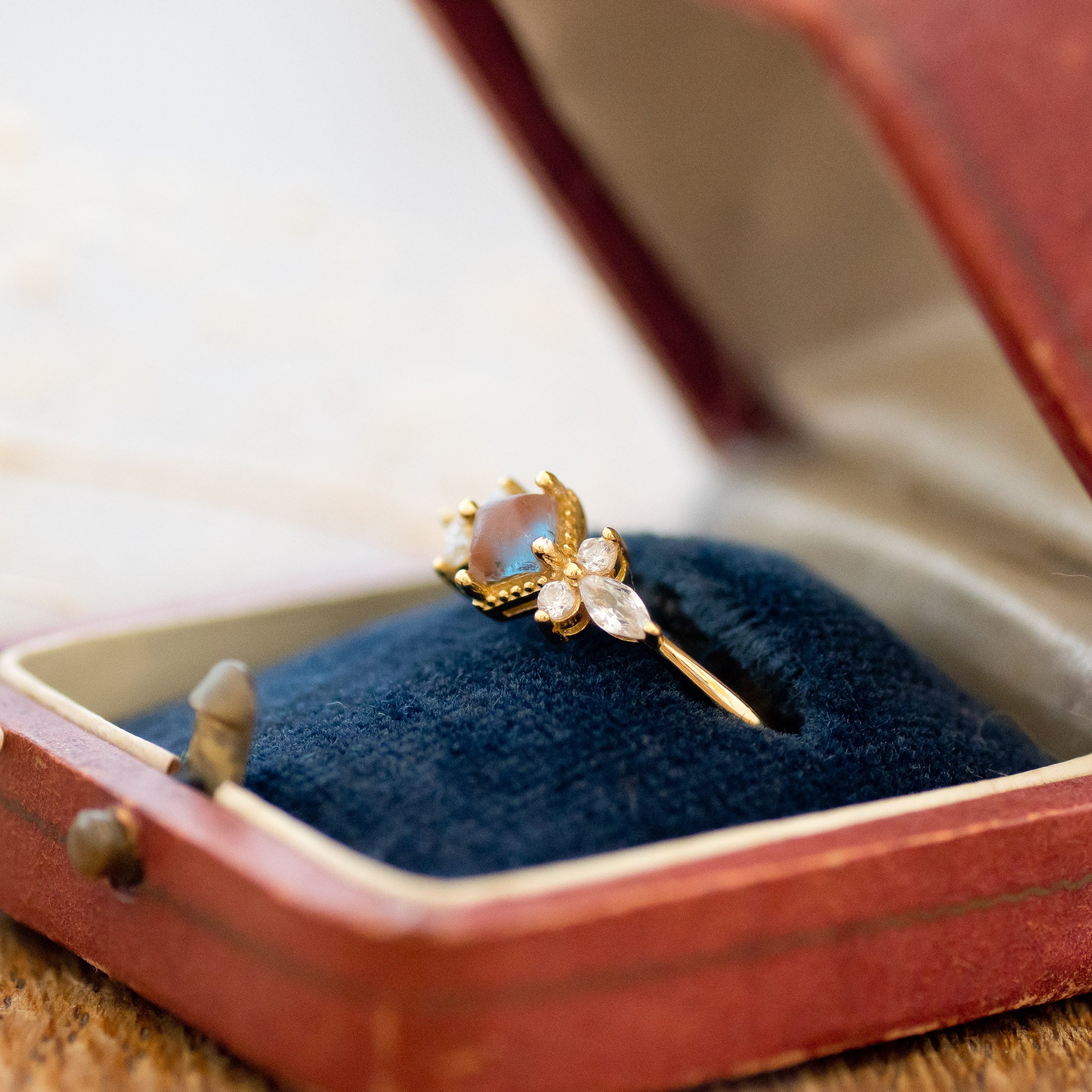 スクエア型 マットアンティークサフィレット ゴールドリング