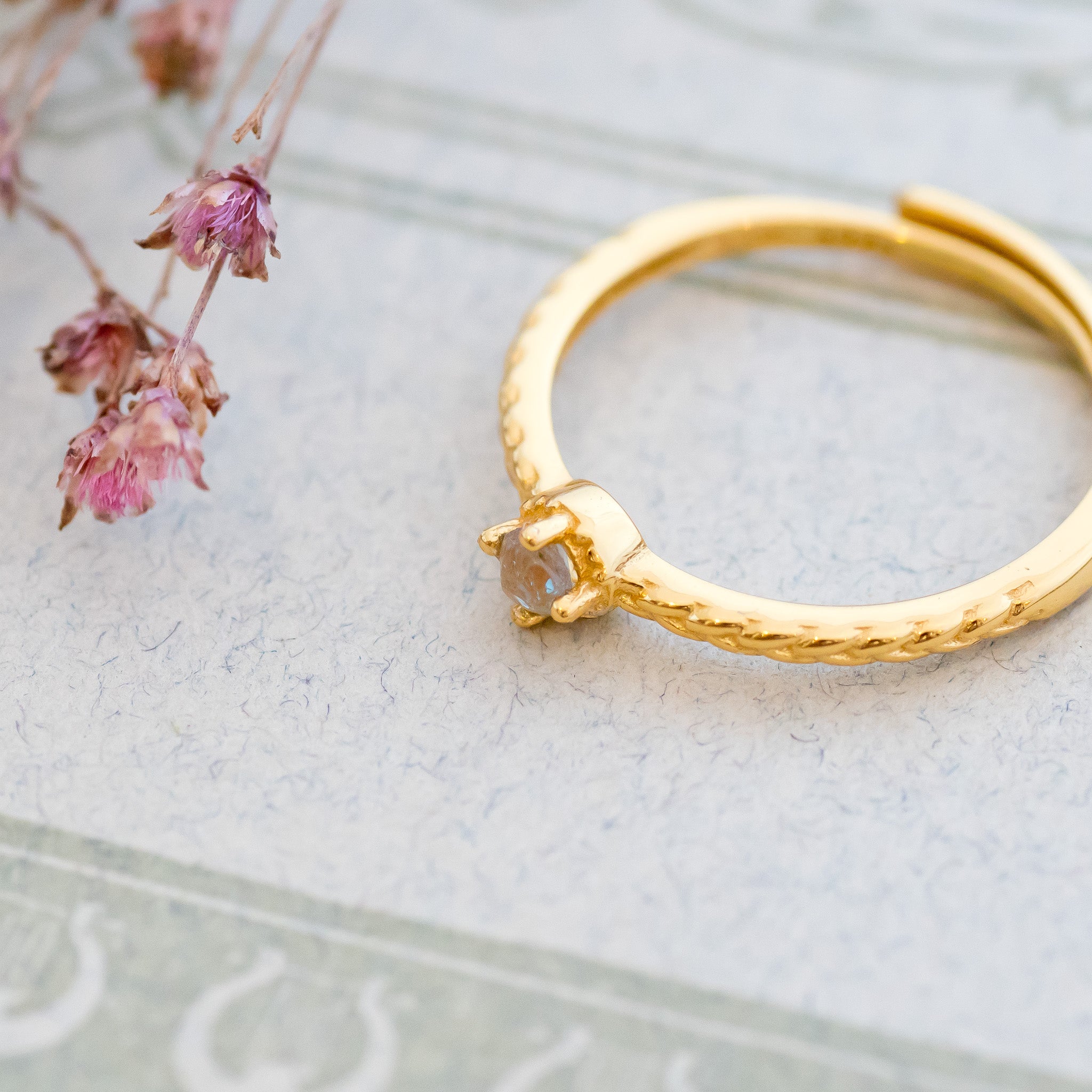 アンティークラウンドサフィレット ゴールドリング