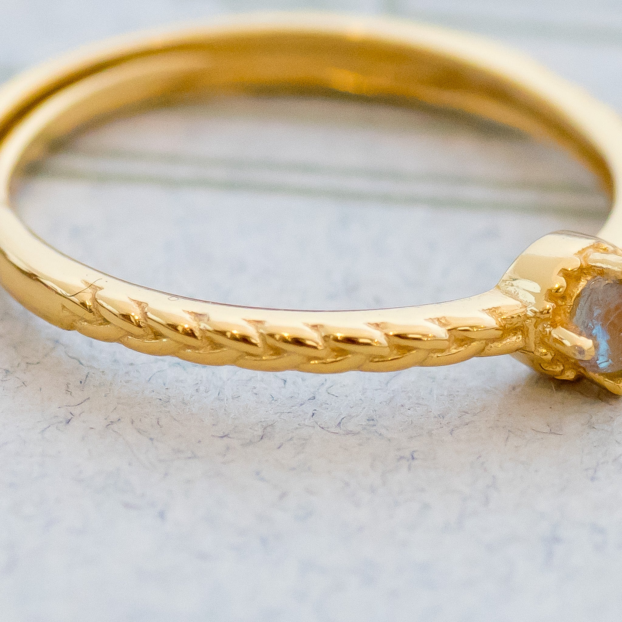 アンティークラウンドサフィレット ゴールドリング