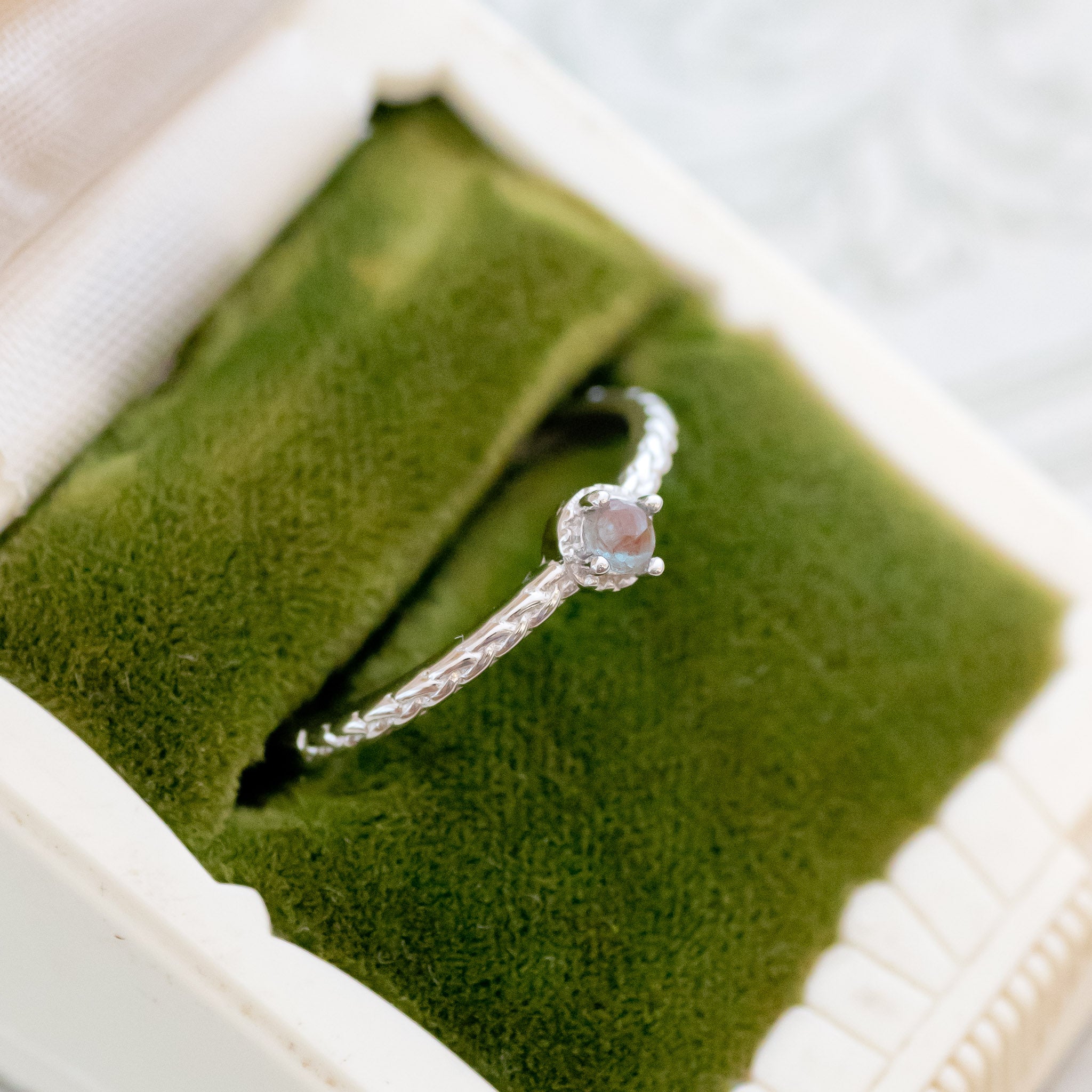 アンティークラウンドサフィレット シルバーリング