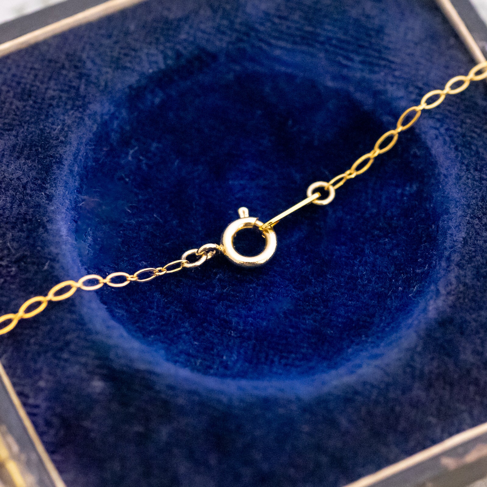 アンティークラウンドスクエアサフィレット・ネックレス ゴールドチェーン