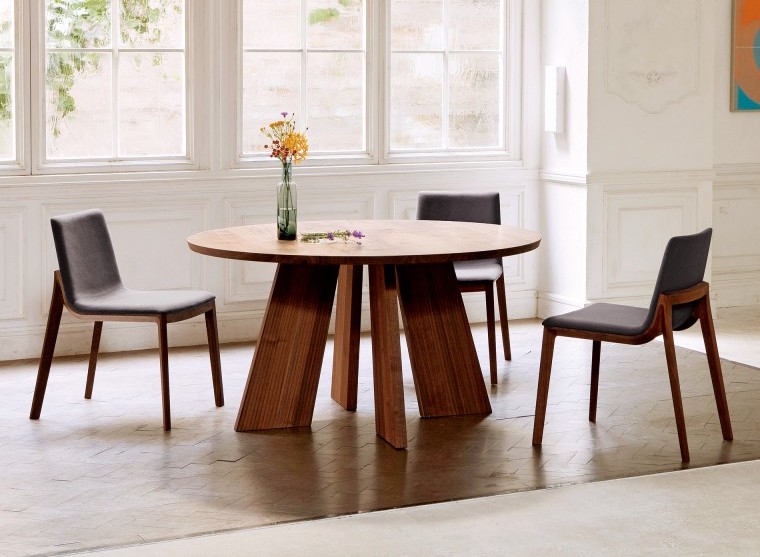 ラウンド（円形）のダイニングテーブルの使い勝手は？魅力と注意点を