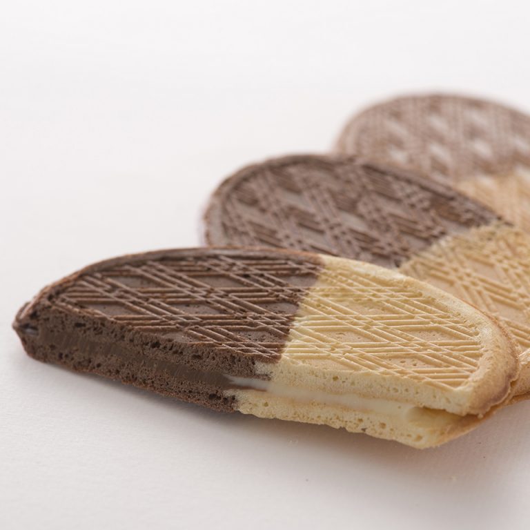 一枚で2つのおいしさが楽しめる チョコレートサンドクッキー。 - 五