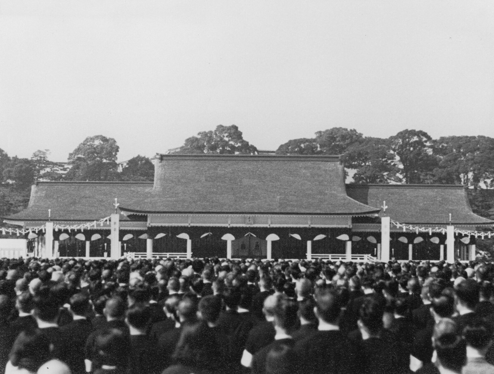 紀元二千六百年式典記念アルバム（国歌「君か代」奉唱） | 昭和館