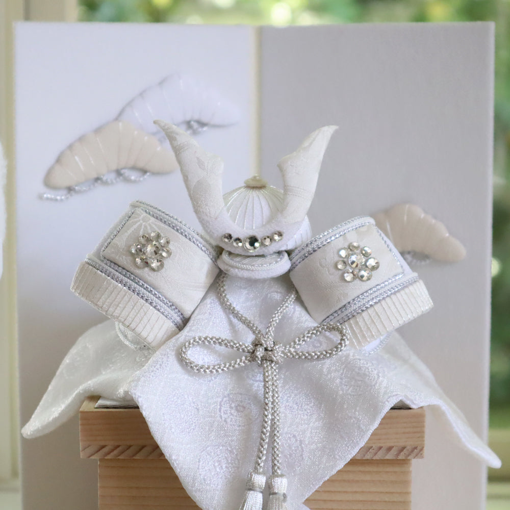 五月人形・兜飾り HAKI（ハキ） 燿 -hikaru- コンパクト兜 白粋｜出産