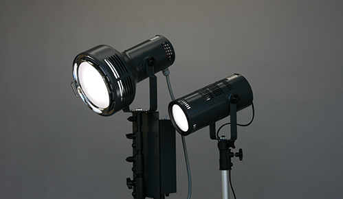 セリック株式会社 - 太陽の光と同等の光を出す人工太陽照明灯（SOLAX