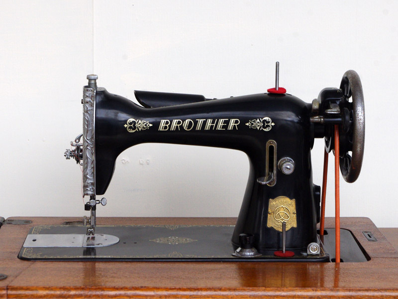 No.559 BROTHER ブラザー製 家庭用足踏みミシン：アンティークミシン