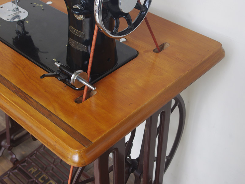 No.654 RICCAR TA-1 リッカー製 職業用足踏みミシンアンティークミシン