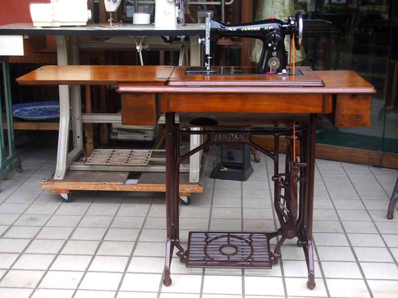No.738 Janome ジャノメ製 家庭用足踏みミシン：アンティークミシン