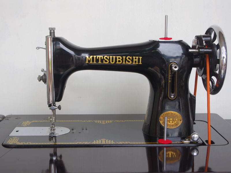 No.192 MITSUBISHI 三菱製 家庭用足踏みミシン：アンティークミシン