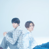 萩原利久が見つめる…2024年カレンダーの表紙公開 | cinemacafe.net