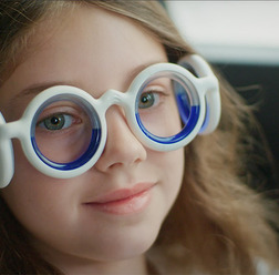 車酔いしないシトロエンのメガネ？ 画期的発明品が日本上陸 | CAR CARE