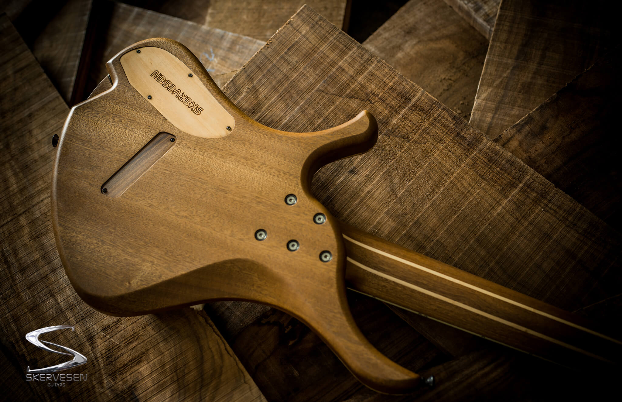 Swan 7 - Skervesen Custom Guitars