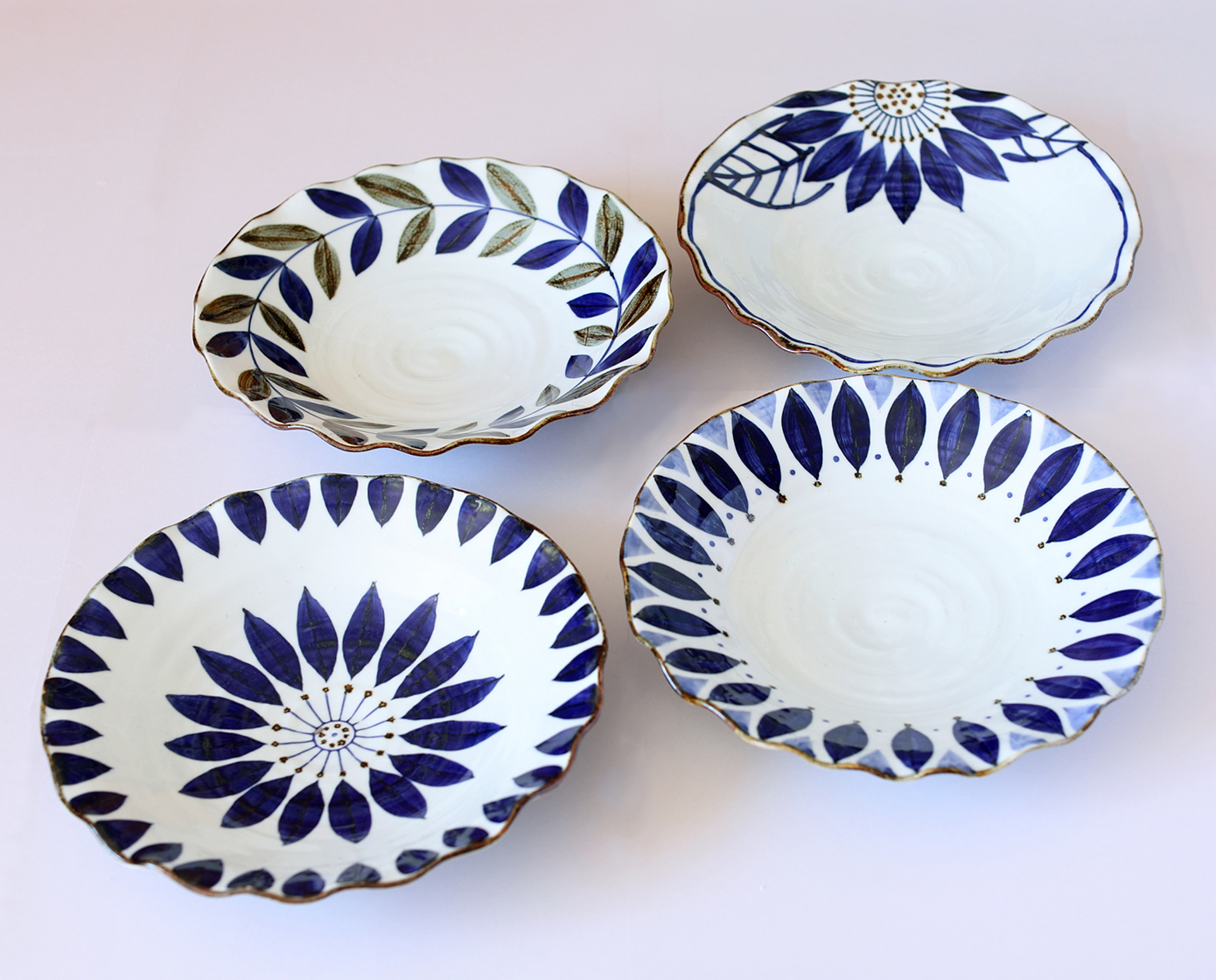 波渕8 寸皿 | 翔芳窯 | ひとつ、ひとつ | 手描きの波佐見焼。