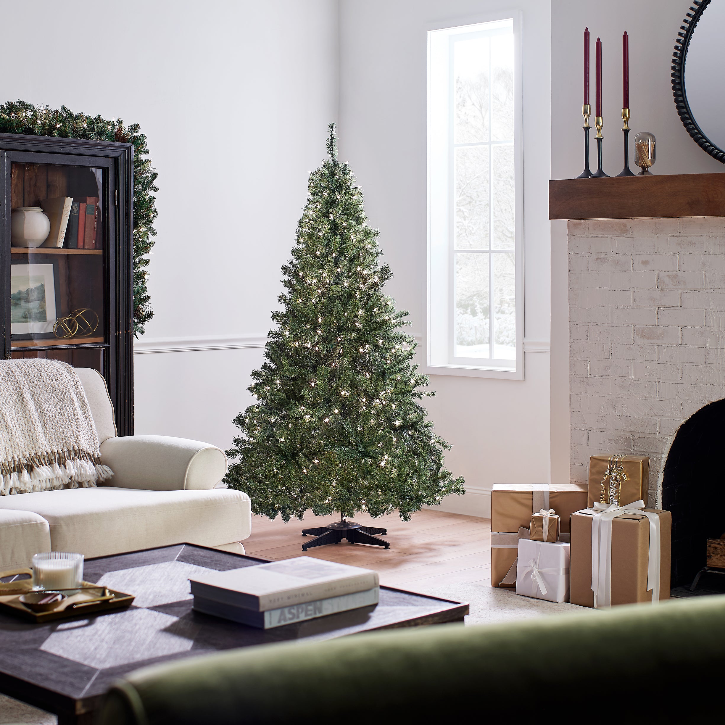 6 ft. Pre-Lit Kincaid Spruce Tree with Clear Lights, Plug-In