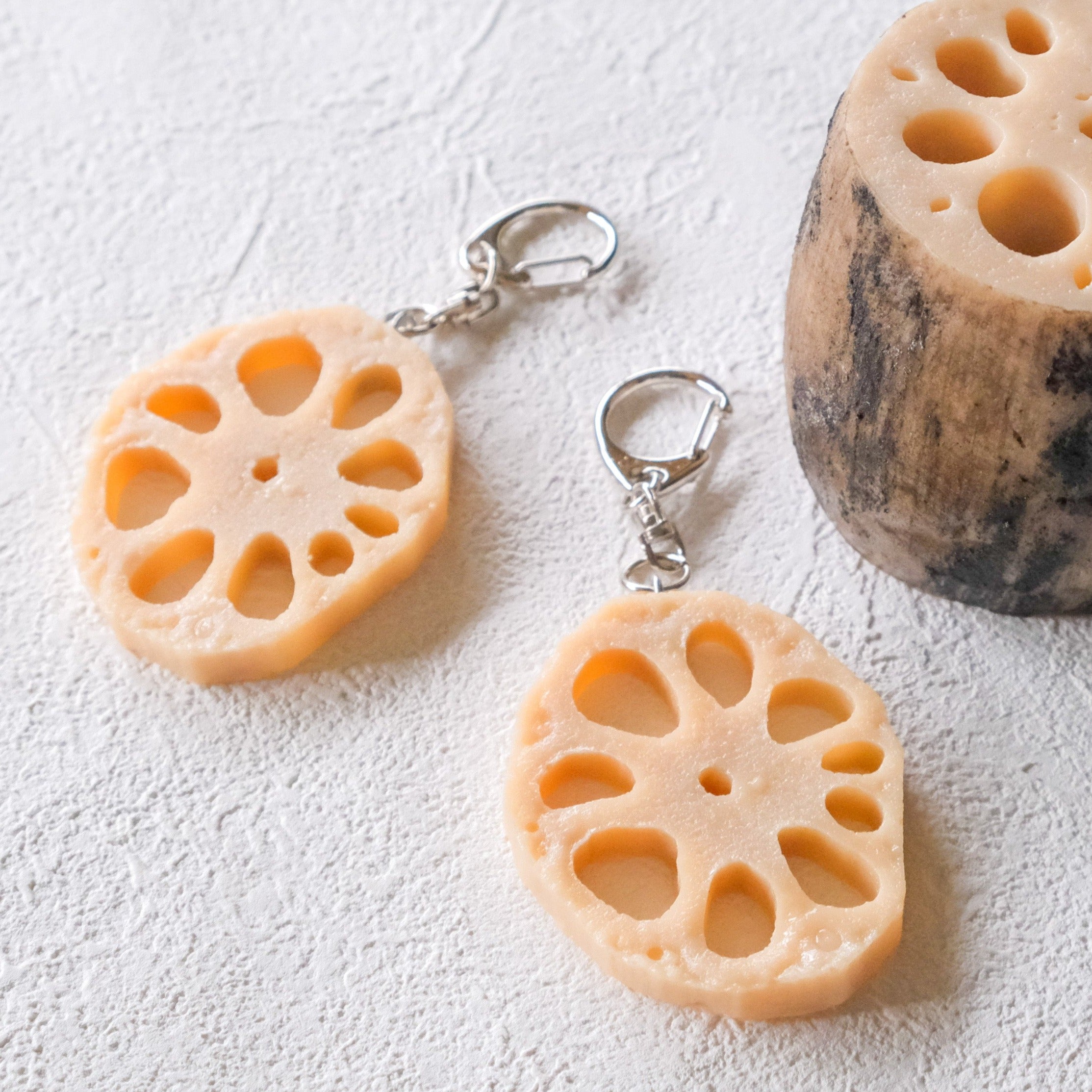 食品サンプル(IWASAKI)「レンコンスライスのキーリング 」 – 元祖食品