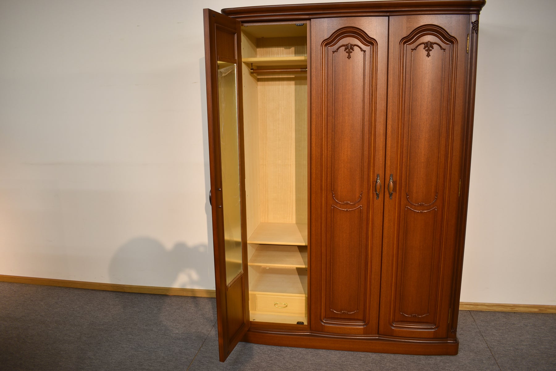 洋服タンスｻｲｽﾞ:約2040×1500【商品番号：ta053】 – 府中家具の館