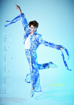 宝塚歌劇ステージカレンダー 2020年版  表裏両面写真26枚 2026年宝塚ステージカレンダー(壁掛け): カレンダー・スケジュール帳