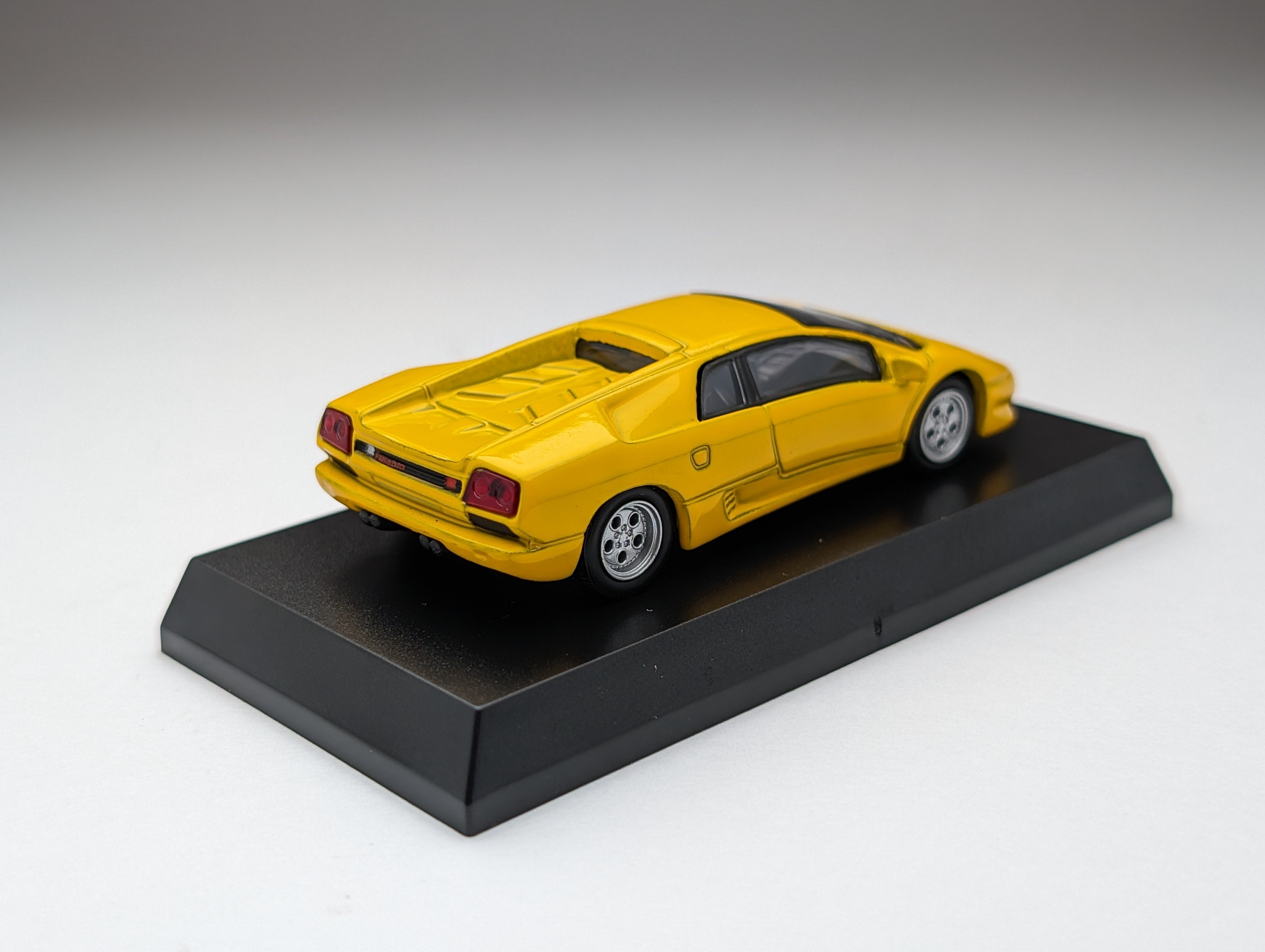 KYOSHO 1:64 Lamborghini Diablo Yellow – DiecastTalk