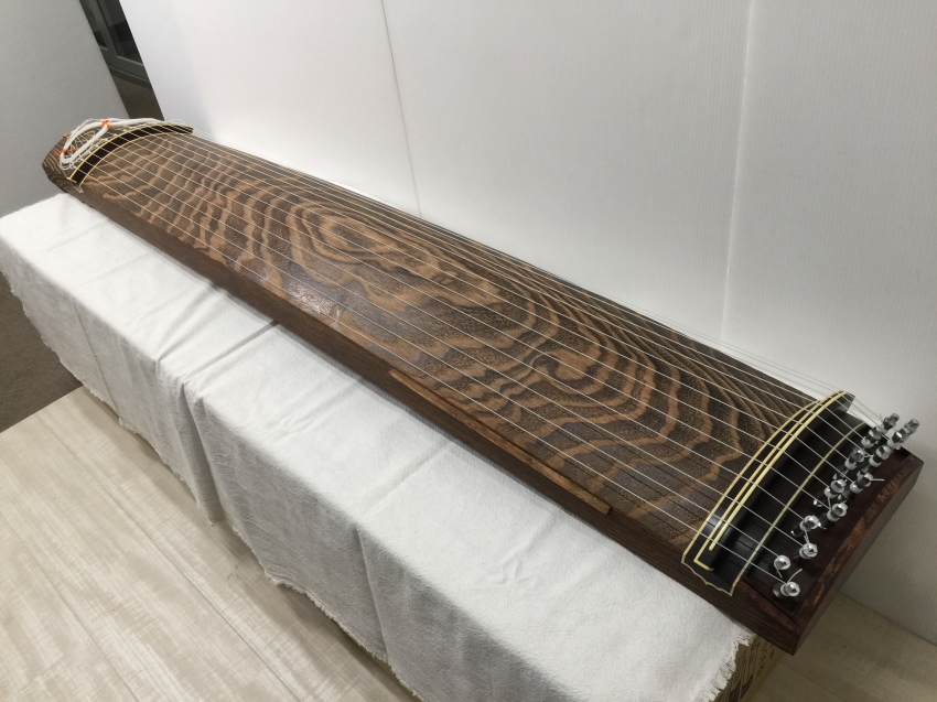 伝統工芸士作 藤田筝 160ピン箏 会津桐 綾杉彫り 猫足 : 楽器のこと
