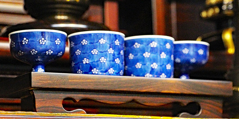 仏具 おしゃれ 御仏飯器 御茶湯器 セット 梅地紋 桐箱入 源右衛門窯