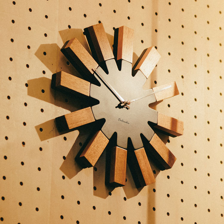 壁掛け時計 北欧 モダン おしゃれ 天然木製 ミッドセンチュリー