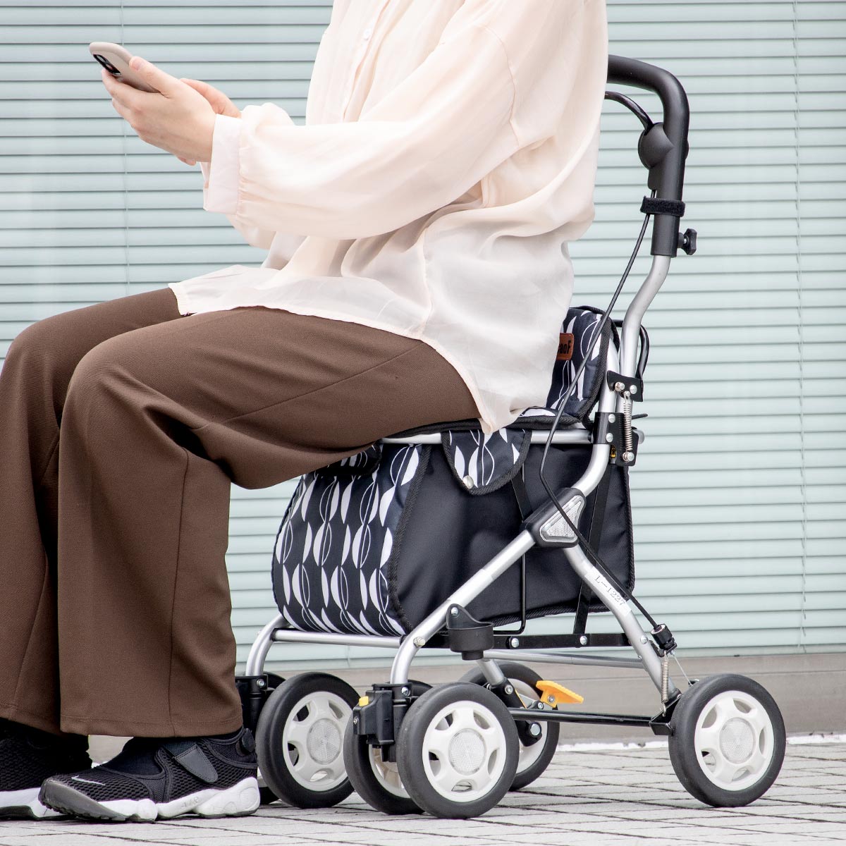 幸和製作所 シルバーカー ミドルタイプ ルーティ2 コンパクト 座れる