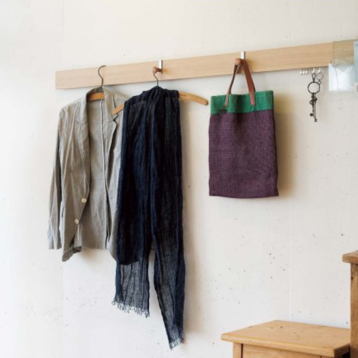 壁掛け ハンガーフック 幅180cm 奥行3cm 木目調 壁面収納 レール