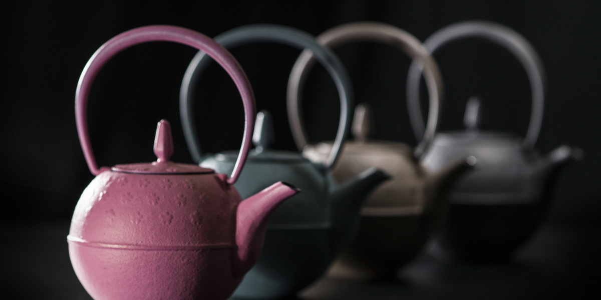 池永鉄工 急須 600ml sakura 墨 鋳物 南部鉄瓶 （ ティーポット 土瓶型