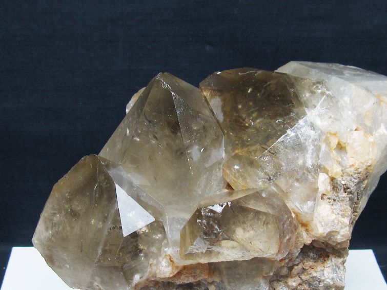 4.3Kg ライトニング水晶クラスター[t735-3970]