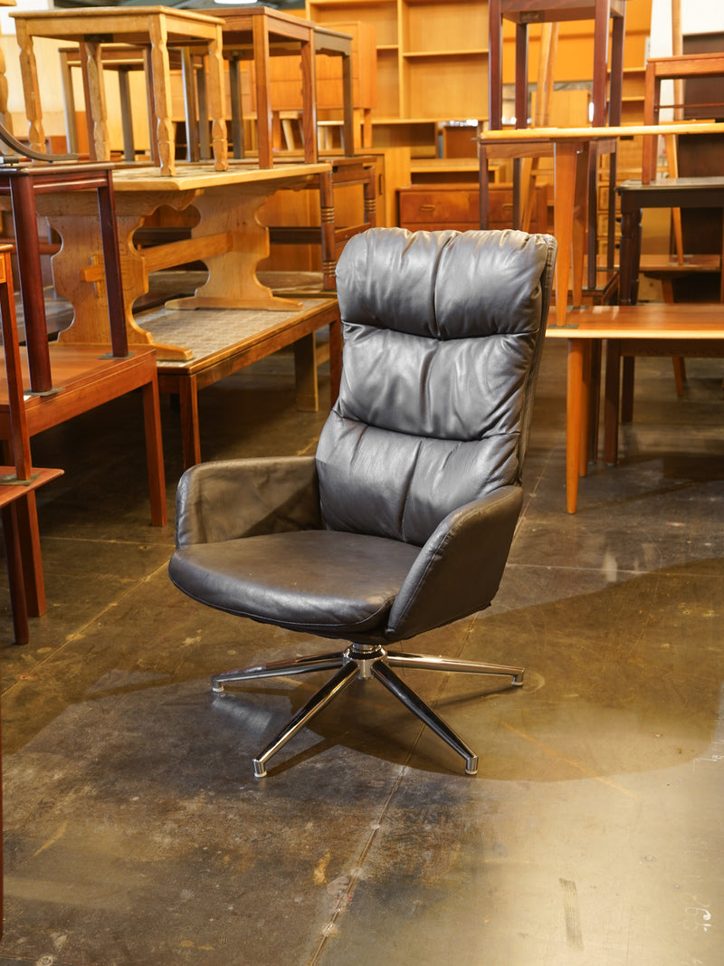 レザーラウンジチェア VINTAGE SHARK ATTACK