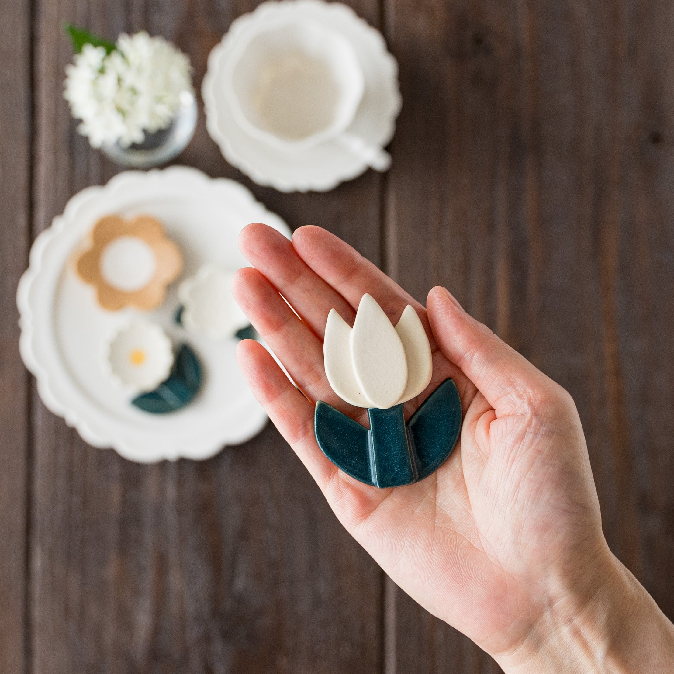 作家 辻本路 花箸置き チューリップ ホワイト｜和食器通販 四季折折