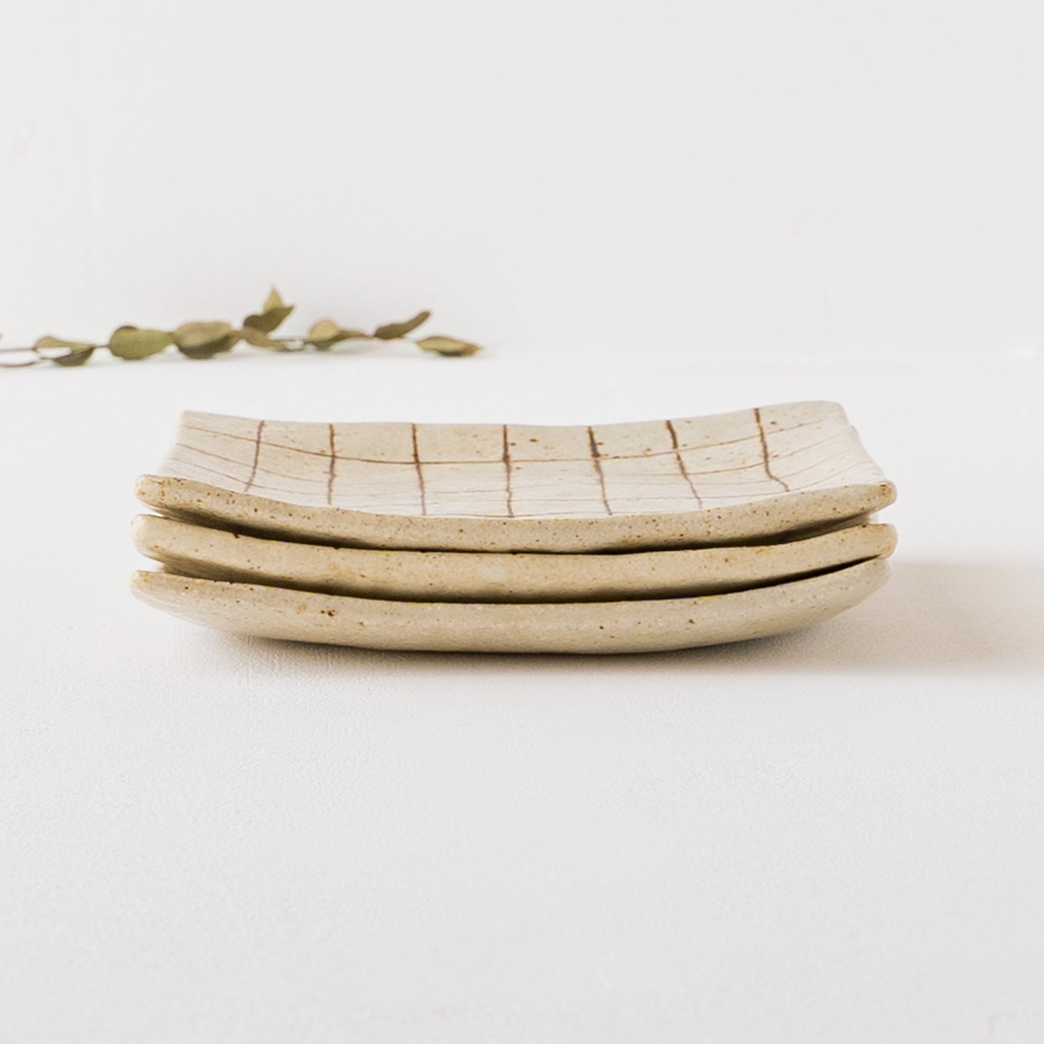 作家 金成潤子角皿 チェック｜和食器通販 四季折折 – 四季折折