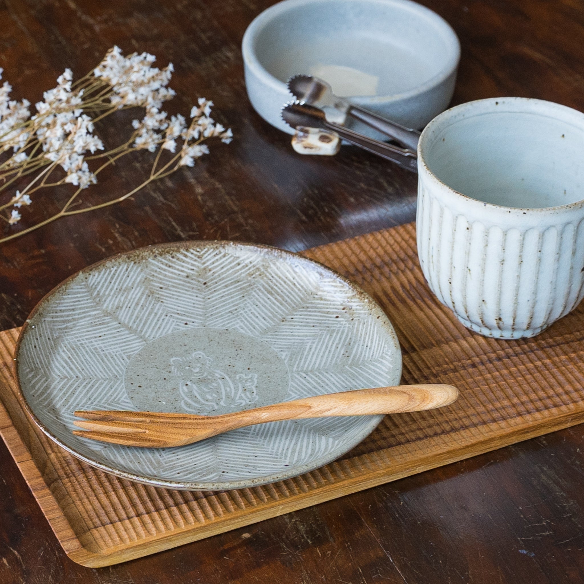 作家 濵田綾音 クマの親子5寸平皿 グレー｜器の通販 四季折折 – 四季