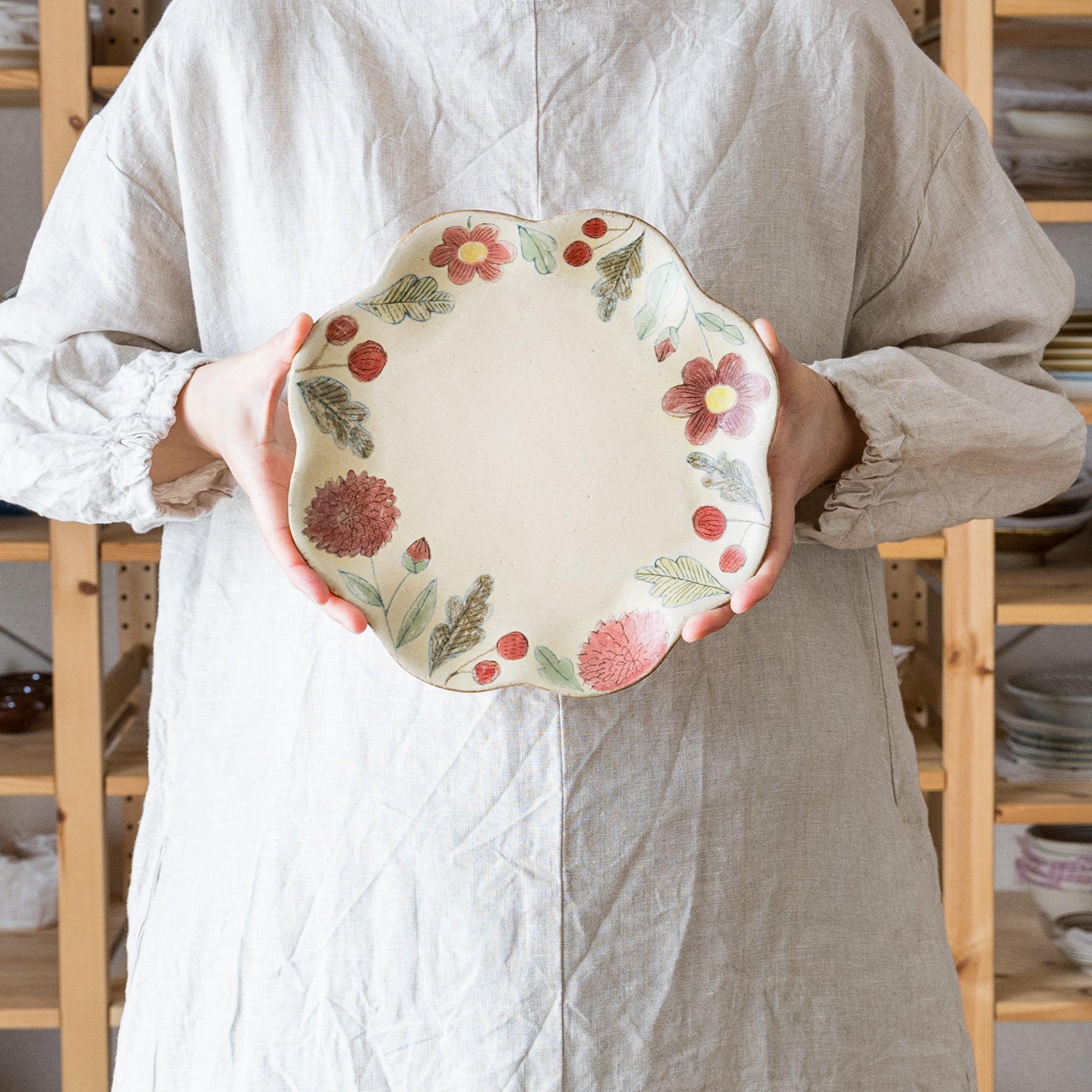 作家 森野奈津子 花模様 花型皿｜和食器通販 四季折折 – 四季折折