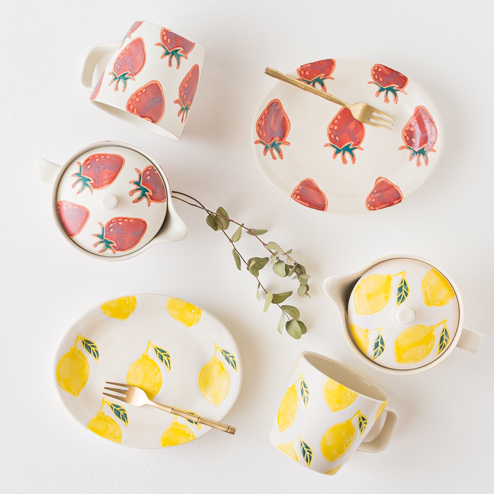 波佐見焼 fruits 楕円取皿 イチゴ｜和食器通販 四季折折 – 四季折折