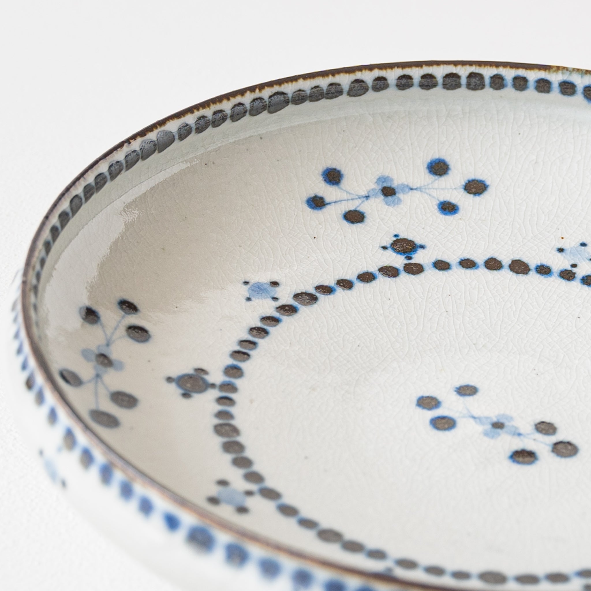 砥部焼 陶彩窯 小花文 7寸深皿 青｜和食器通販 四季折折 – 四季折折