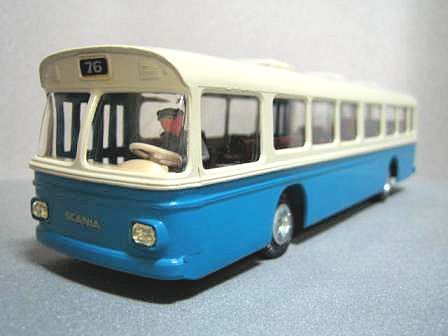 テクノ★スカニア★バス★エールフランス★デンマーク製★CR-76★ミニカー★昭和 スカニア CR76 by テクノ<br>サービスエリアで待ち構えるバス