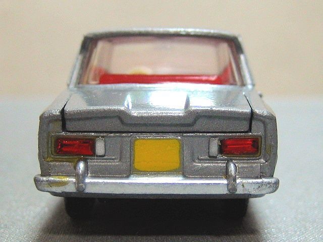 Dinky Toys ディンキー アルファロメオ ジュリア1600 当時物 Dinky Toys ディンキー アルファロメオ ジュリア1600 当時物 - メルカリ