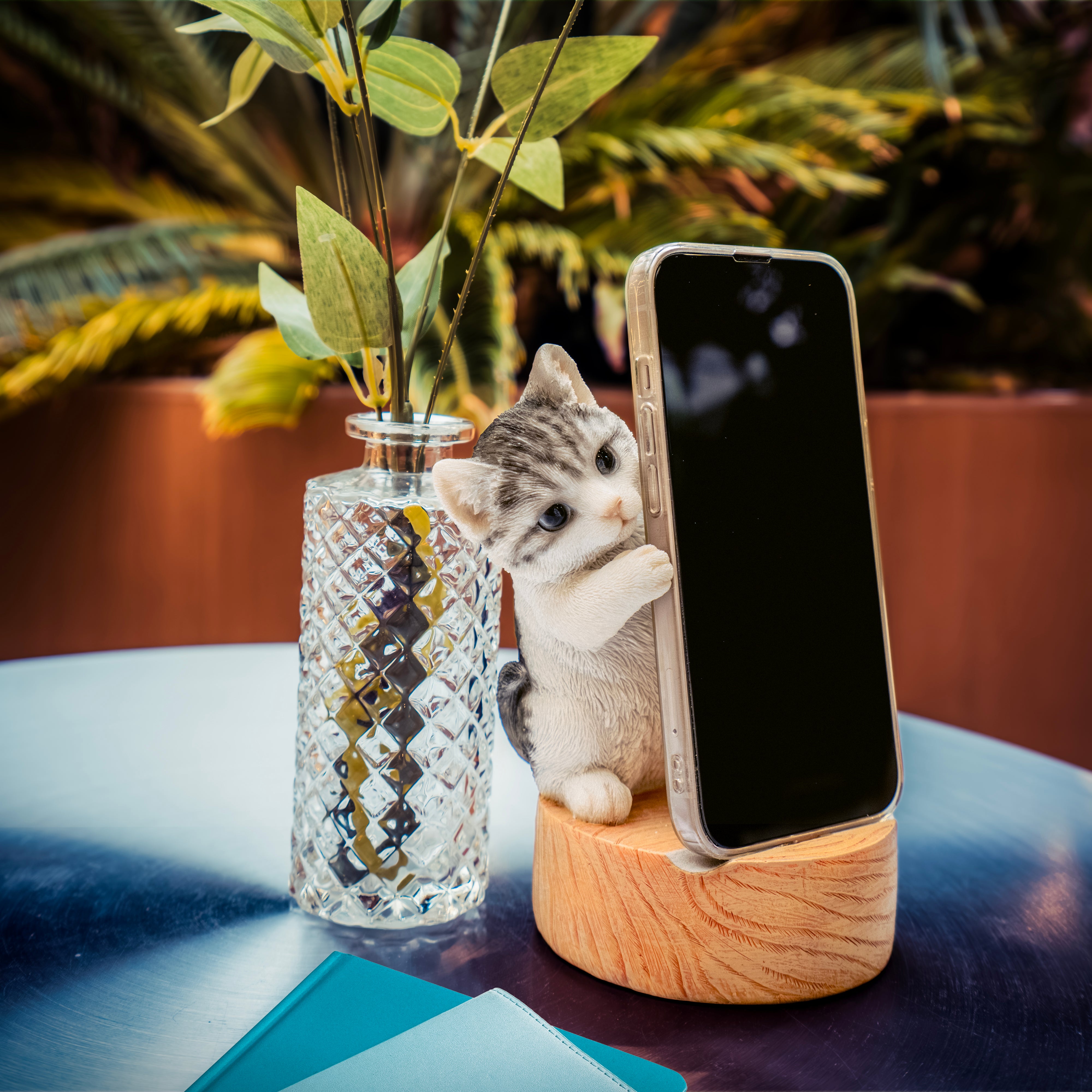 Dancingサバトラ白猫のスマホスタンド｜WooBia公式オンラインショップ