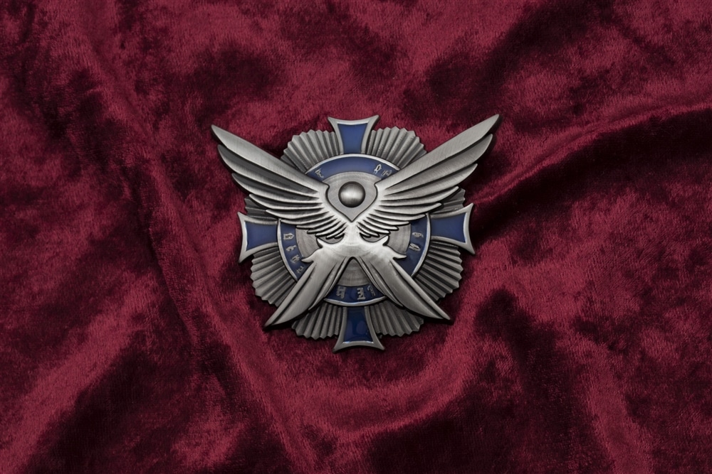 幼女戦記」銀翼突撃章 1/1スケールレプリカ: ファッション | カドスト